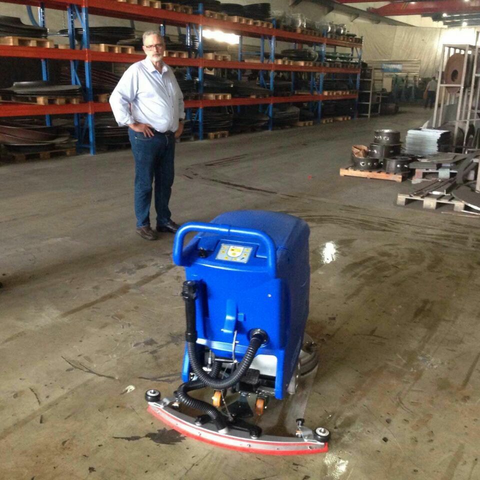 【企業(yè)快訊】震驚！！老外也在用愛瑞特洗地機(jī)，使用效果，老外都驚呆了