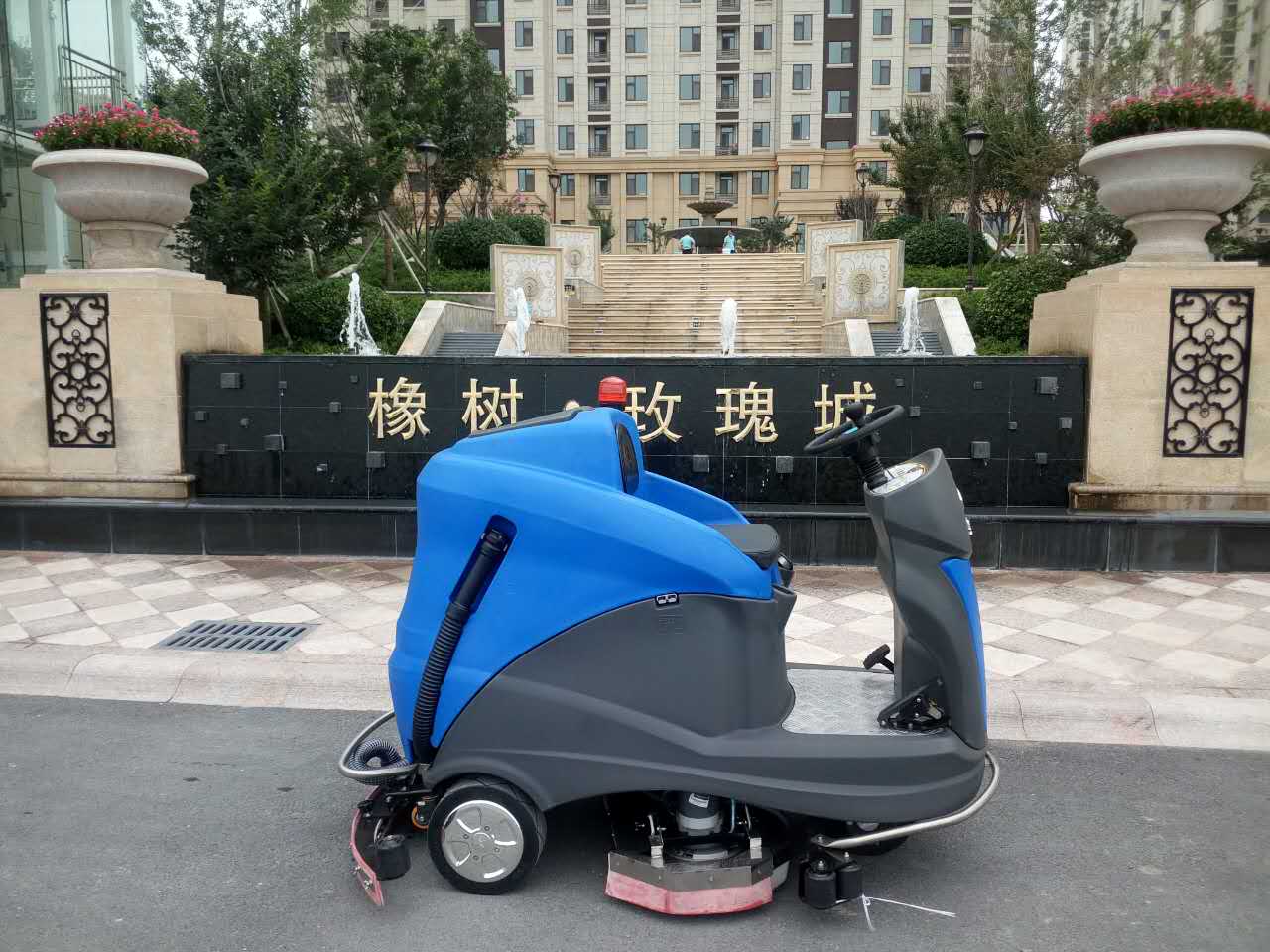 瑞清X8——濟(jì)南橡樹(shù)玫瑰園